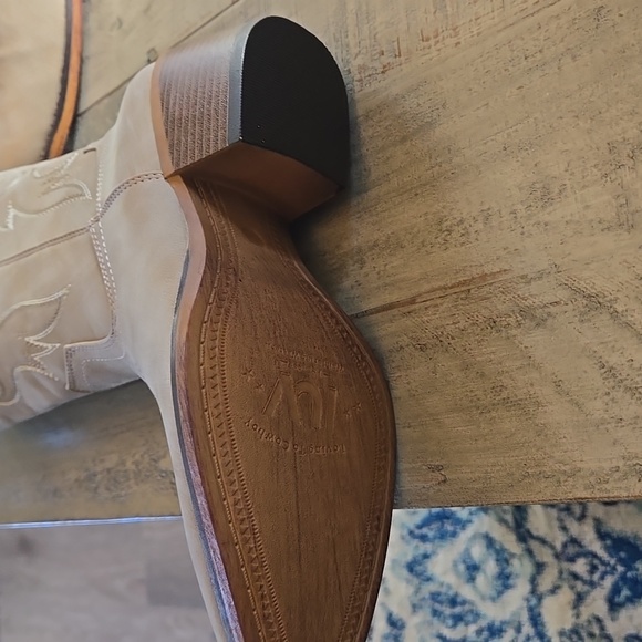 Bone Color Light Cream Colored Western Women's Boots NWT - Picture 15 of 16